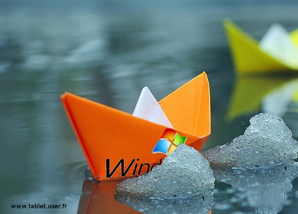 Small-paper-boats-in-water 1600x900